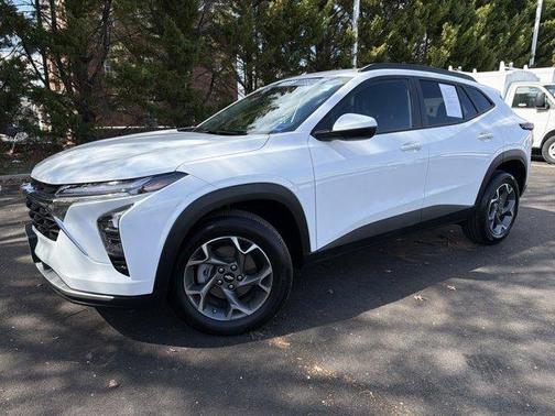 Summit White 2024 Chevrolet Trax LT