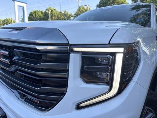 Summit White 2024 GMC Sierra 1500 AT4