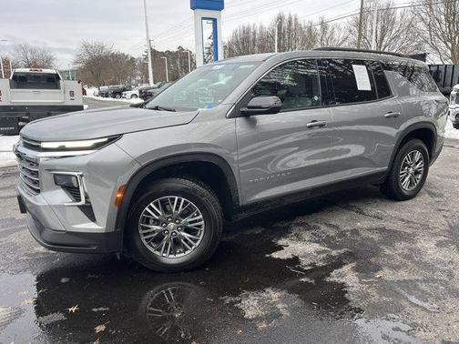 2025 Chevrolet Traverse LT