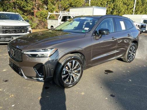 2025 Volvo XC60 B5 Plus