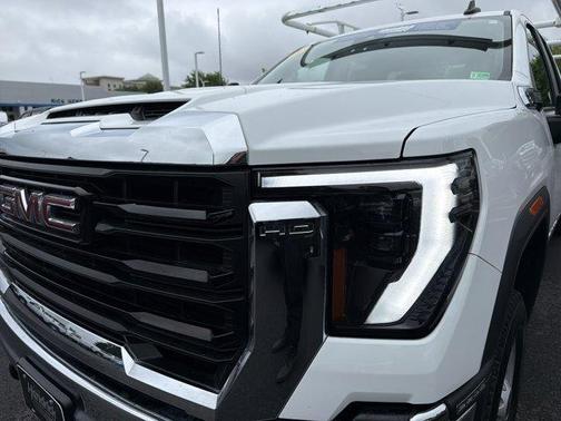 Summit White 2024 GMC Sierra 2500 Pro