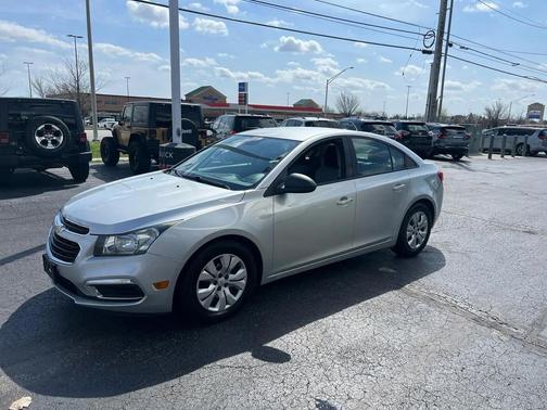 Gray 2015 Chevrolet Cruze LS