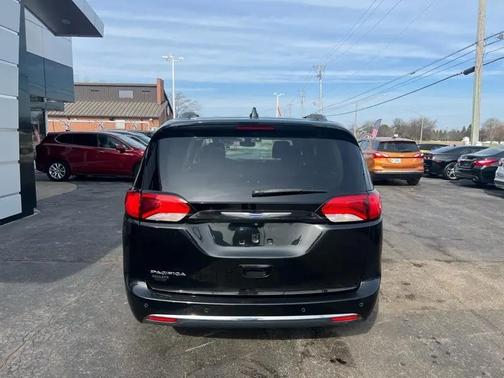 2018 Chrysler Pacifica Touring-L Plus