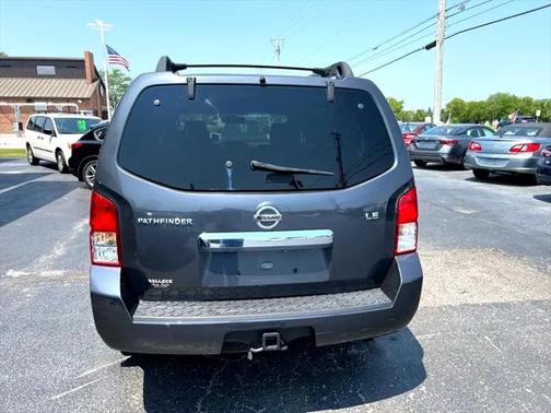 2011 Nissan Pathfinder LE