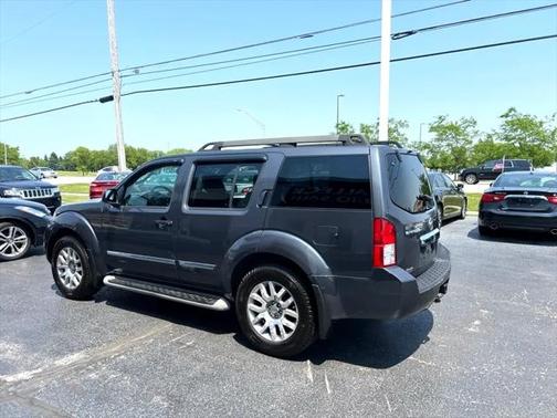 2011 Nissan Pathfinder LE