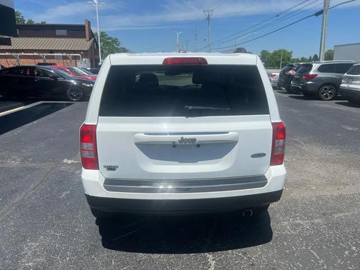 Bright White Clearcoat 2016 Jeep Patriot High Altitude