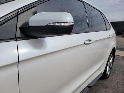 Pearl White 2018 Ford Edge Sport