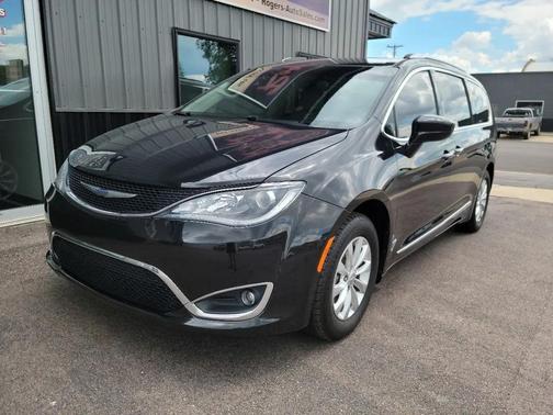 Black 2018 Chrysler Pacifica Touring-L Plus