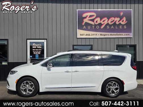White 2022 Chrysler Pacifica Limited