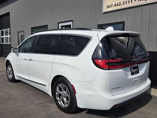 White 2022 Chrysler Pacifica Limited