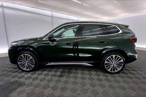 San Remo Green Metallic 2025 BMW X1 xDrive28i