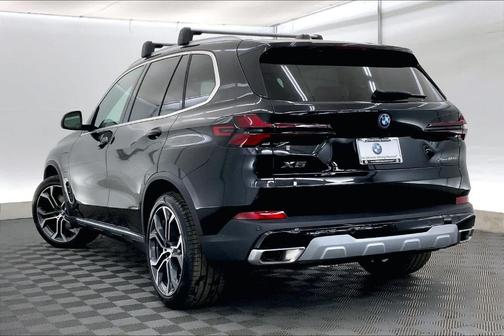 Black Sapphire Metallic 2026 BMW X5 PHEV xDrive50e