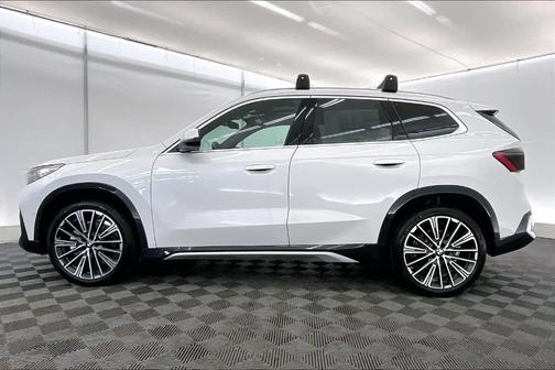 Mineral White Metallic 2026 BMW X1 xDrive28i