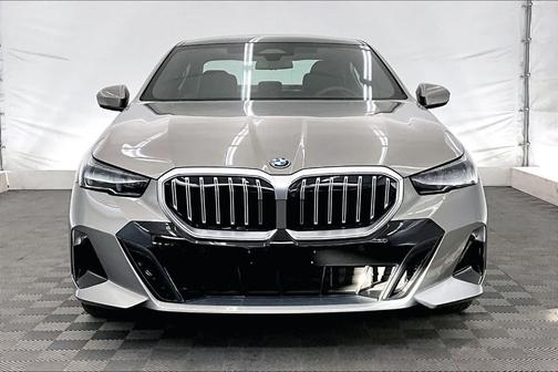 2025 BMW 550e xDrive