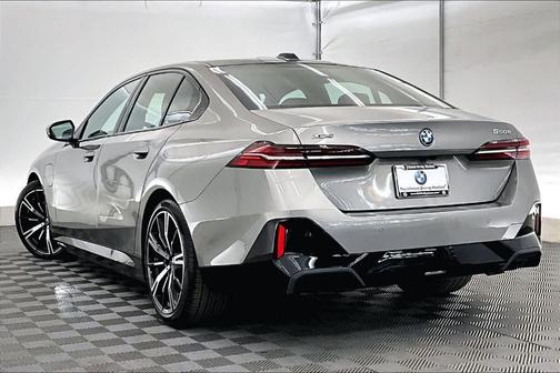 2025 BMW 550e xDrive