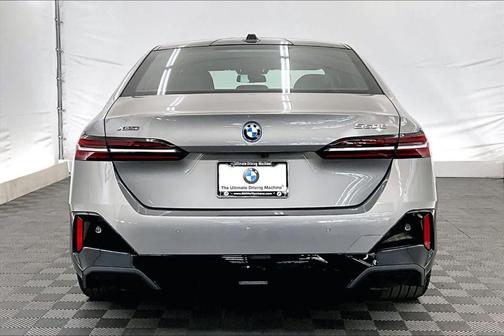 2025 BMW 550e xDrive