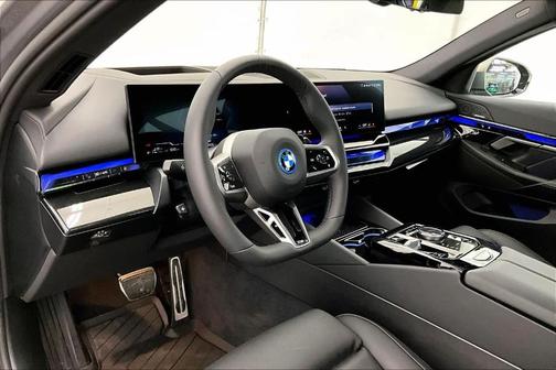 2025 BMW 550e xDrive
