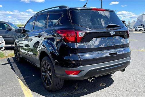 Agate Black Metallic 2019 Ford Escape SE