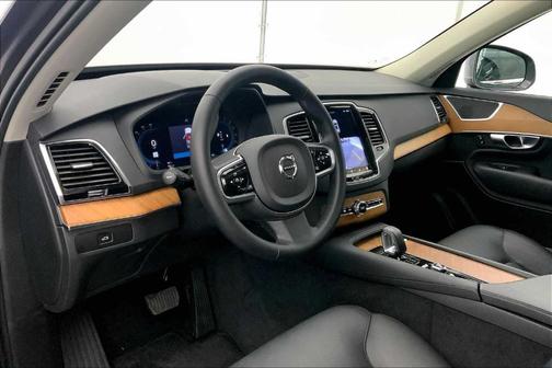 2024 Volvo XC90 B6 Plus Bright Theme 7-Seater