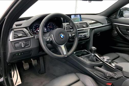 Photo 2 of 32 of 2018 BMW 440 i xDrive