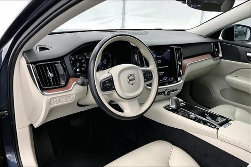 2022 Volvo S60 Recharge Plug-In Hybrid T8 R-Design Expression