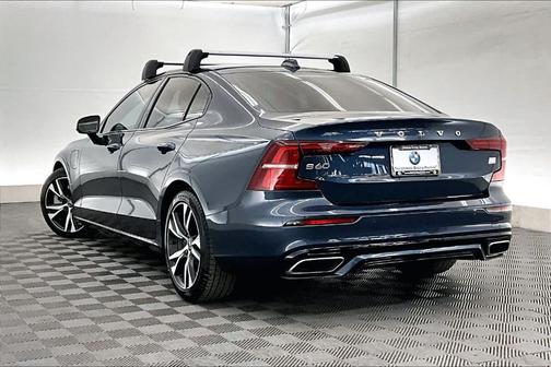 2022 Volvo S60 Recharge Plug-In Hybrid T8 R-Design Expression