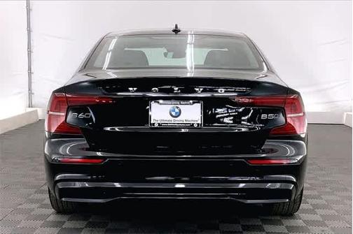 2024 Volvo S60 B5 Plus Dark Theme