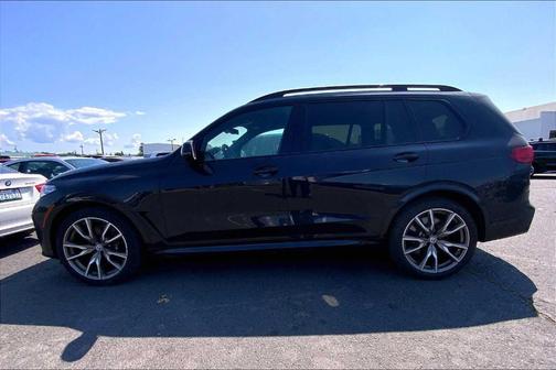 2022 BMW X7 M50i