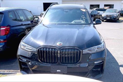 2022 BMW X7 M50i
