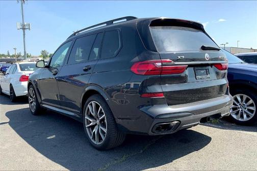 2022 BMW X7 M50i