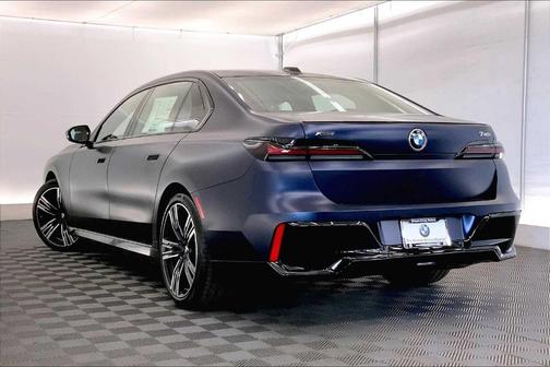 2025 BMW 740 i xDrive