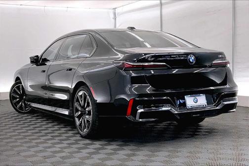 2024 BMW i7 M70