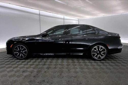 2024 BMW i7 M70