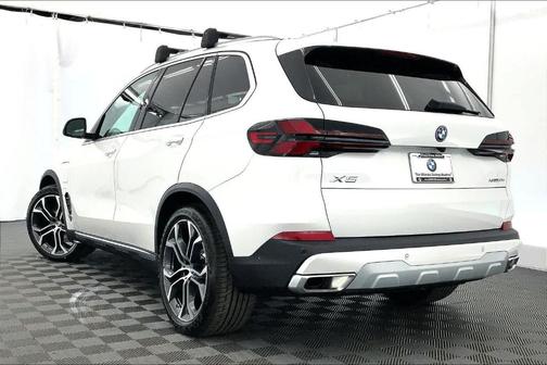 Mineral White Metallic 2026 BMW X5 PHEV xDrive50e