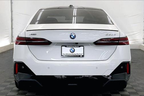 2026 BMW 550e xDrive
