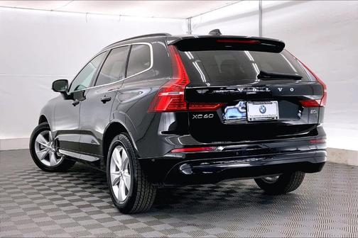 2022 Volvo XC60 B5 Momentum