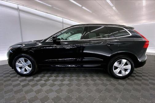 2022 Volvo XC60 B5 Momentum