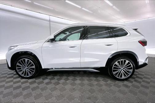 Alpine White 2026 BMW X1 xDrive28i