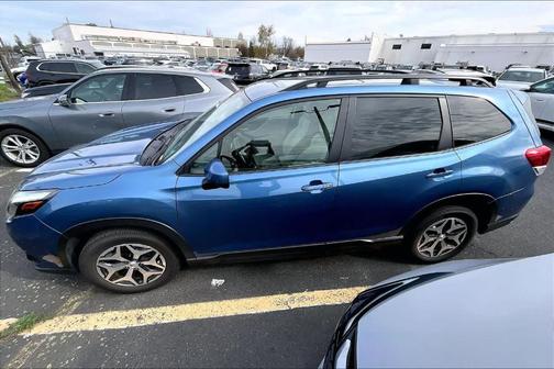 2022 Subaru Forester Premium