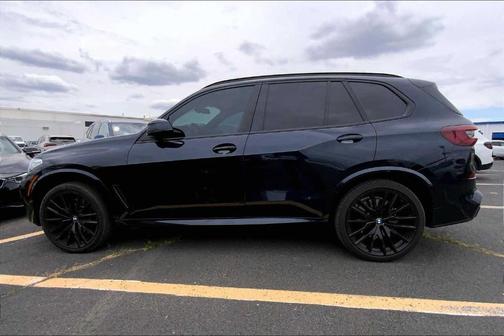 2022 BMW X5 M50i