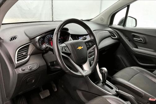 Mosaic Black Metallic 2020 Chevrolet Trax LT