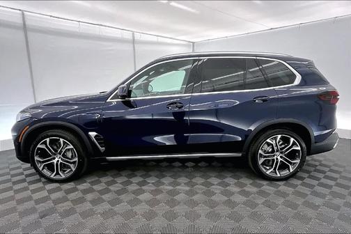 Tanzanite Blue II Metallic 2026 BMW X5 PHEV xDrive50e