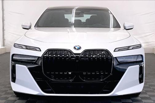 Alpine White 2026 BMW i7 XDrive60