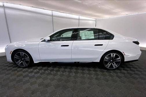 Alpine White 2026 BMW i7 XDrive60