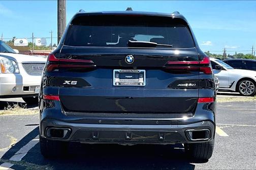 Black Sapphire Metallic 2024 BMW X5 xDrive40i