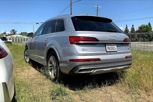 2022 Audi Q7 55 Premium Plus