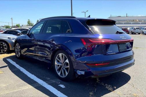2021 Audi e-tron Premium Plus