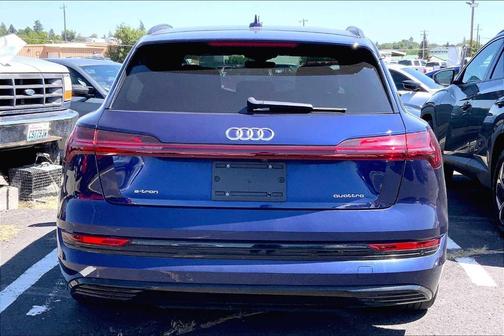 2021 Audi e-tron Premium Plus