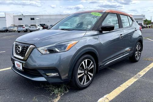 Gun Metallic / Monarch Orange 2019 Nissan Kicks SR