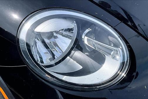 Deep Black Pearl Effect 2016 Volkswagen Beetle 1.8T Dune